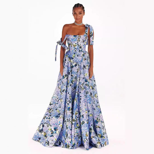 Damen Elegantes Maxikleid mit schulterfreien Trägern und floralem Print EB