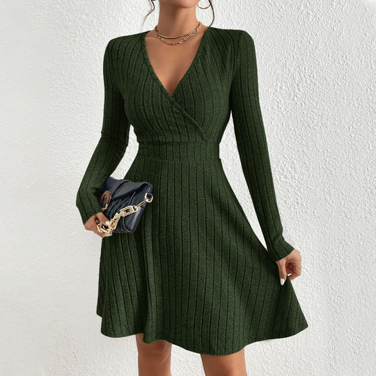 Damen figurschmeichelndes geripptes Wickel-Strickkleid mit tailliertem Bund und ausgestelltem Rock Eichborn Berlin