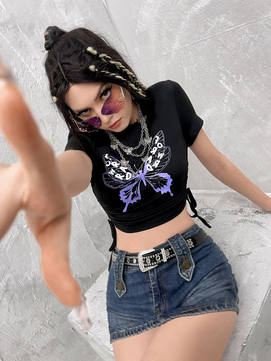 Damen Crop-Top mit kreativem Skeletthand-Motiv EB