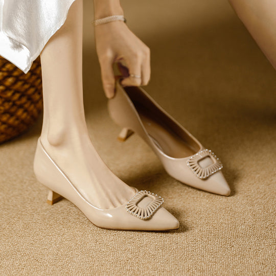 Damen elegante spitze Pumps mit modischem Schmuckdetail EB