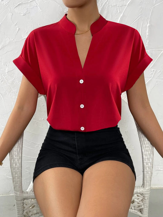 Damen Elegante Kurzarmbluse mit Stehkragen und subtilen Knopfdetails EB