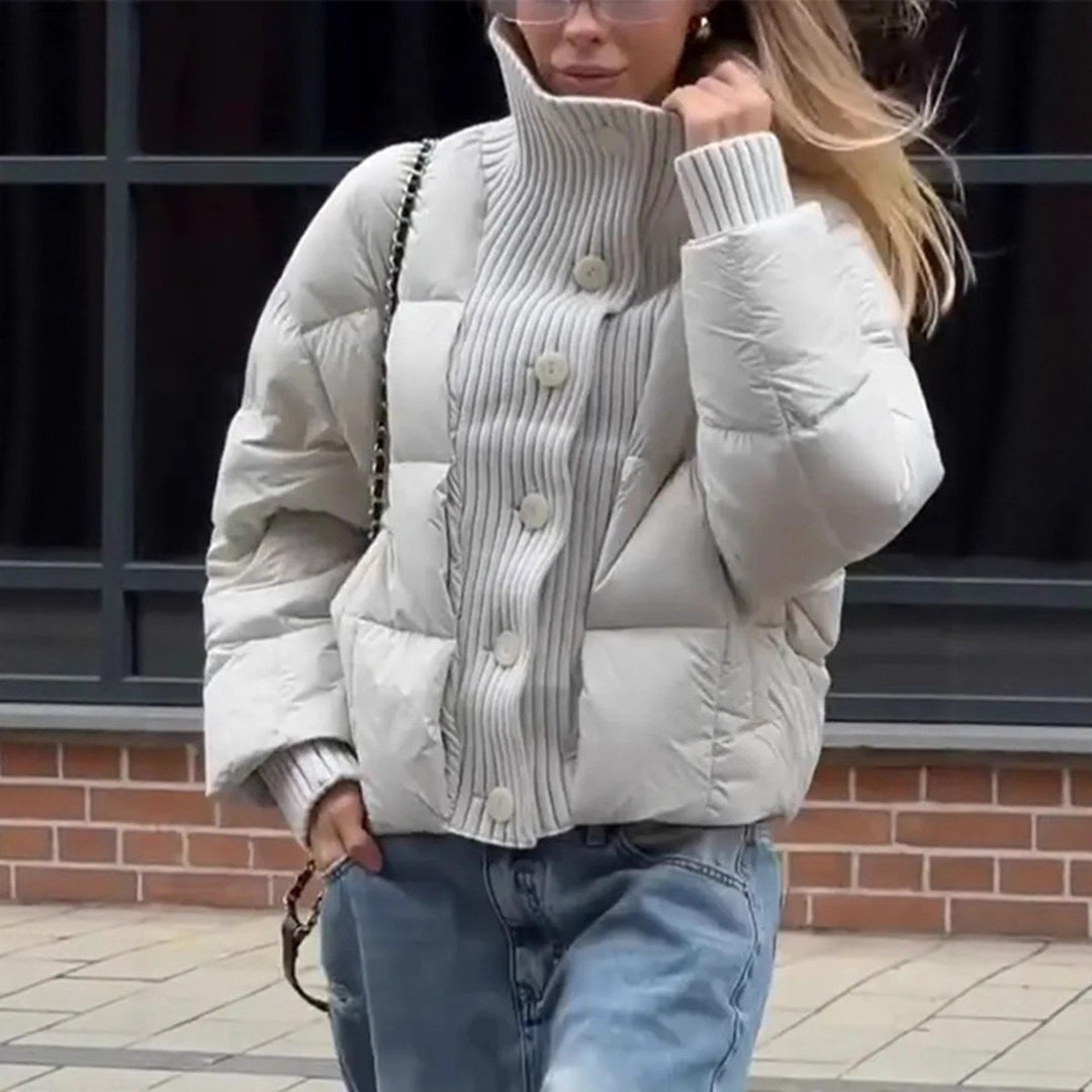 Damen gesteppte Jacke mit voluminösem Kragen und praktischen Knopfdetails EB