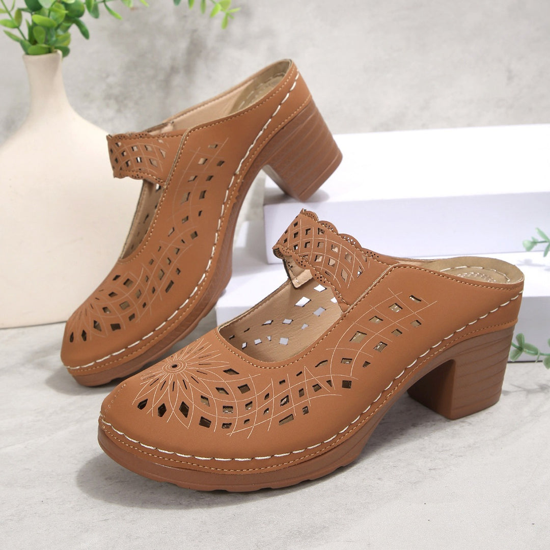 Damen Modische Clogs mit floralem Cut-Out-Design und komfortablem Blockabsatz EB