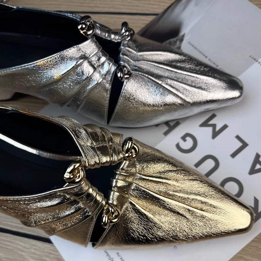 Damen elegante spitze Pumps mit glänzendem Obermaterial und dekorativem Detail EB