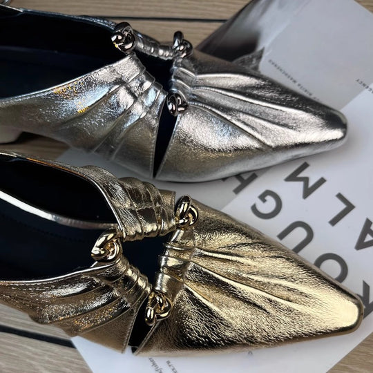 Damen elegante spitze Pumps mit glänzendem Obermaterial und dekorativem Detail EB