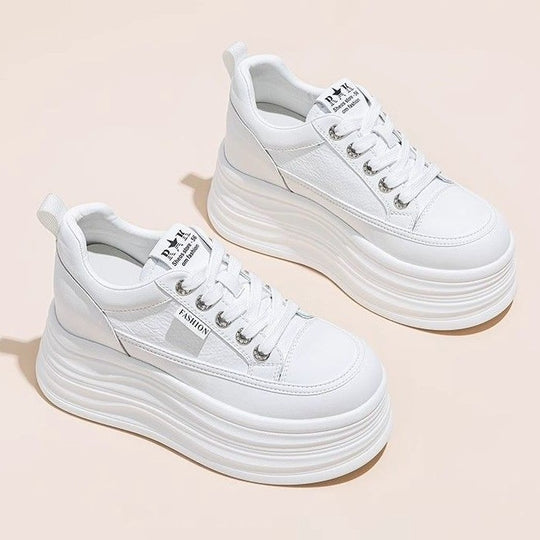 Damen Plateau Sneaker mit eleganter Silhouette und dämpfender Sohle EB