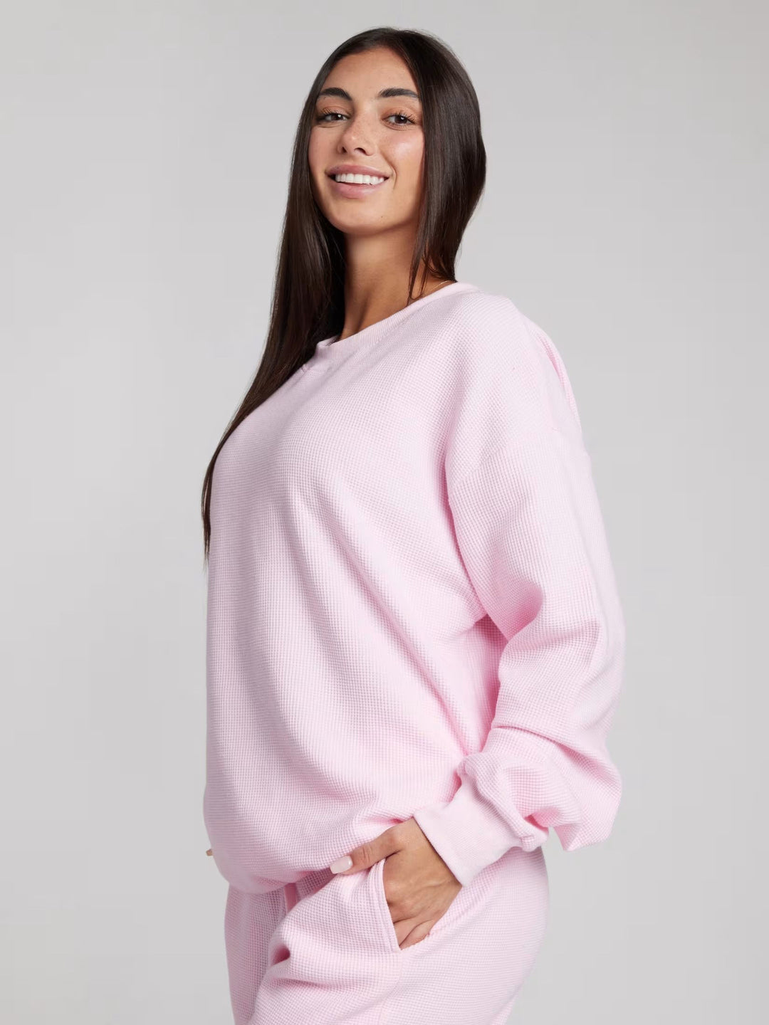 Damen geräumiges Waffelstrick-Loungewear-Set mit Rundhalsausschnitt und Tunnelzughose Eichborn Berlin