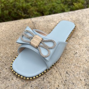 Damen elegante Riemchen-Pantoletten mit funkelnder Schleifen-Applikation EB