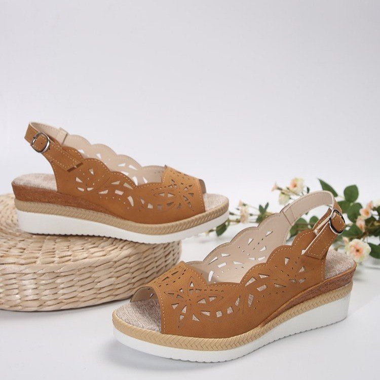 Damen komfortable Wedge-Sandalen mit floralem Cut-Out-Design EB