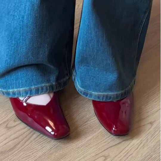 Damen Ballerinas mit elegantem Kreuzriemen und hochglänzender Oberfläche EB