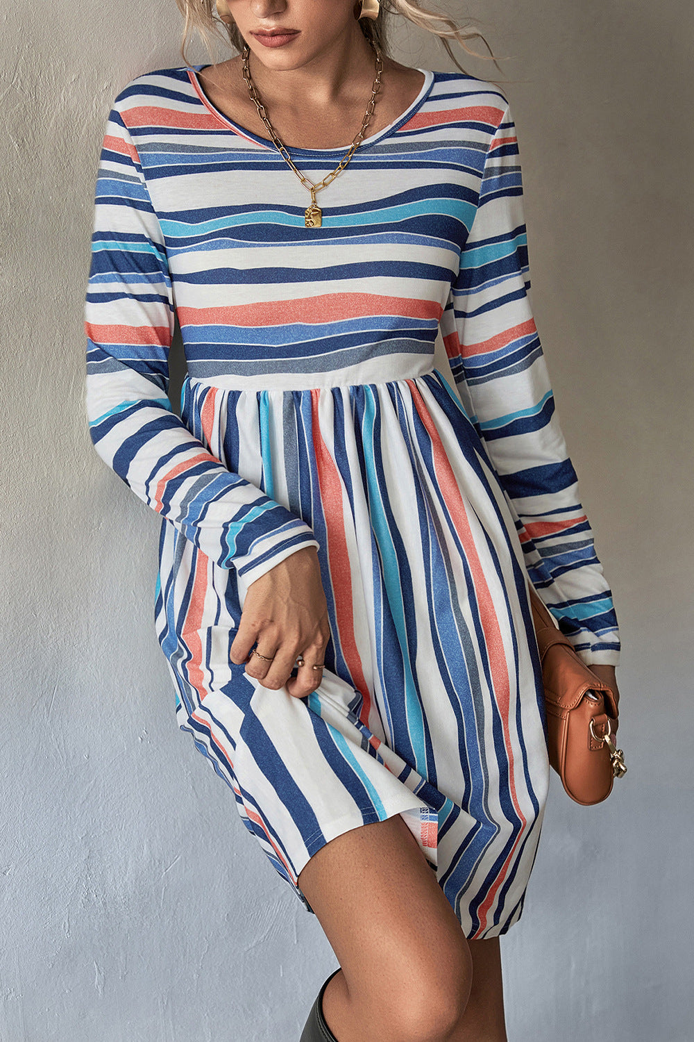 Damen Freizeitkleid mit schickem Streifenmuster und taillierter Passform EB