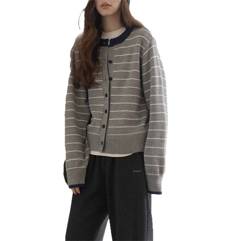 Damen gemütlicher Strickcardigan mit jugendlichem Streifenmuster und praktischem Knopfverschluss EB