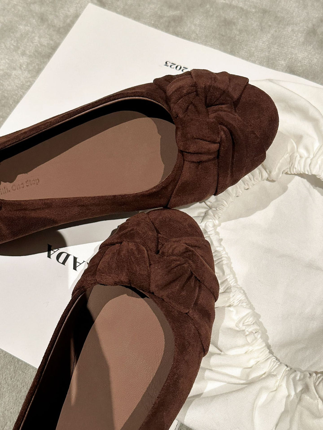 Damen Ballerinas mit elegantem Schleifenakzent und weichem Veloursleder EB