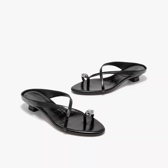 Damen Zehentrenner mit elegantem Riemendesign und hochwertigem Metallic-Detail EB