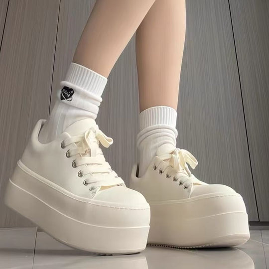 Damen Retro Plateausneaker mit zweifarbiger Lederoptik und extrahoher Gummiplattform EB
