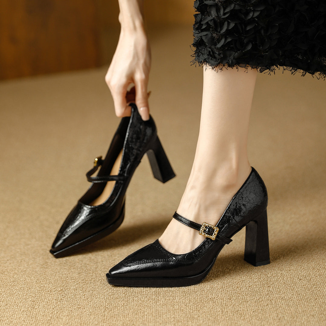 Damen Stilettos mit dekorativem Riemen EB