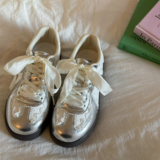 Damen modische Sneakers mit edlem Satinband EB