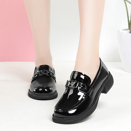 Damen Elegante Lack-Mokassins mit modischem Schmuckdetail EB
