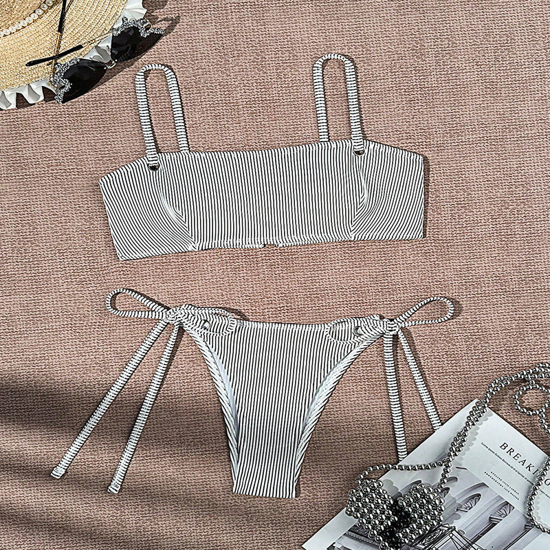 Damen Bandeau-Bikini mit strukturierter Oberfläche und verspielten Bindebändern EB