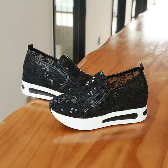 Damen Slip-On Sneakers mit elegantem Spitzenmuster und dämpfendem Fußbett EB