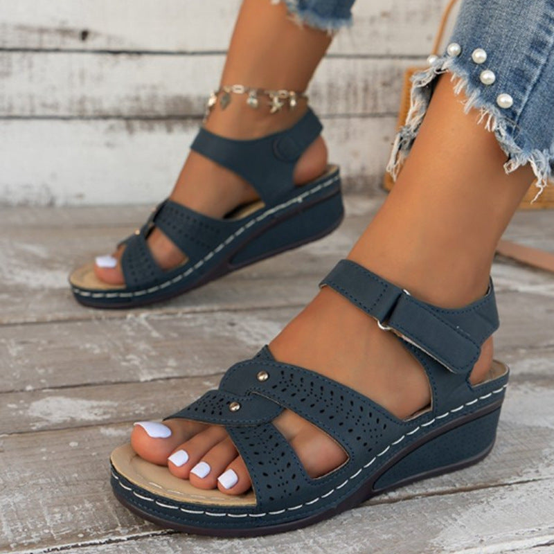 Damen Bequeme Riemchen-Sandalen mit verstellbarem Klettverschluss und anatomischem Fußbett EB