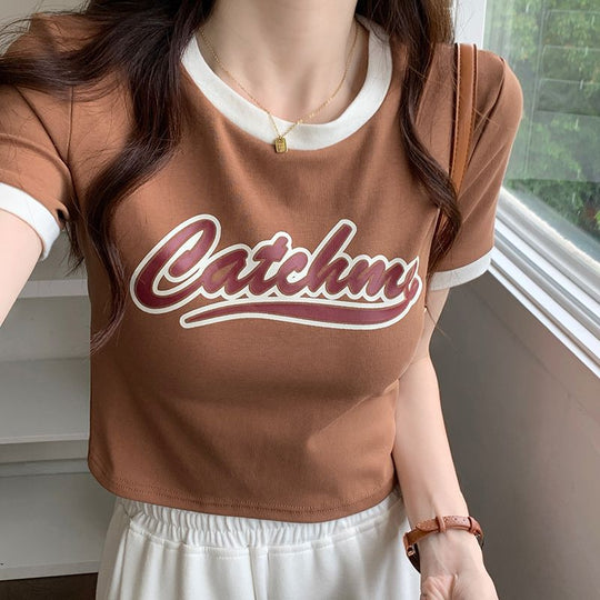 Damen lässiges Crop-Top mit kontrastierenden Ärmeln und kreativem Schriftzug EB