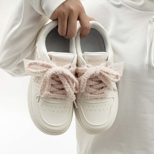 Damen Sneakers mit innovativem, weichem Innenfutter und speziellen Schnürdetails EB