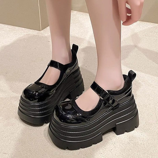 Damen Plateau-Mary-Jane Schuhe mit glänzender Oberfläche und verstellbarem Riemen EB