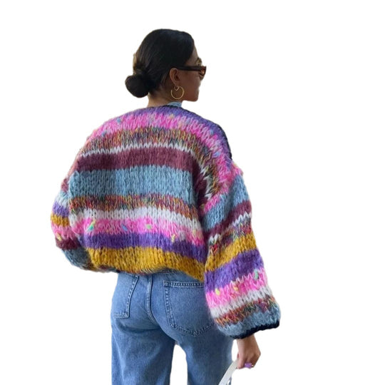 Damen Strickjacke mit voluminösen Ärmeln und farbverlaufendem Design EB