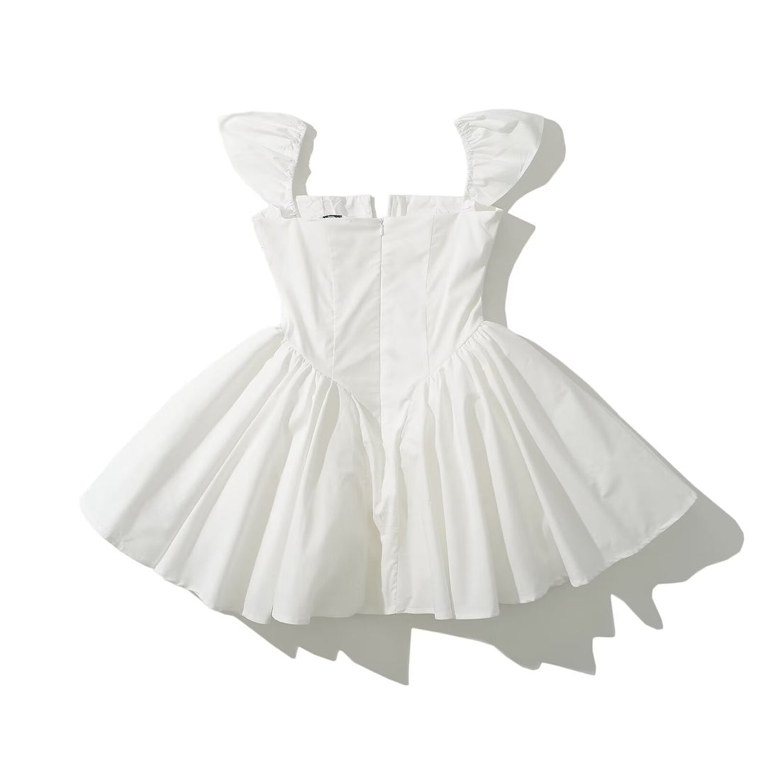 Damen Minikleid mit voluminösen Rüschenelementen und Knopfdetailierung EB