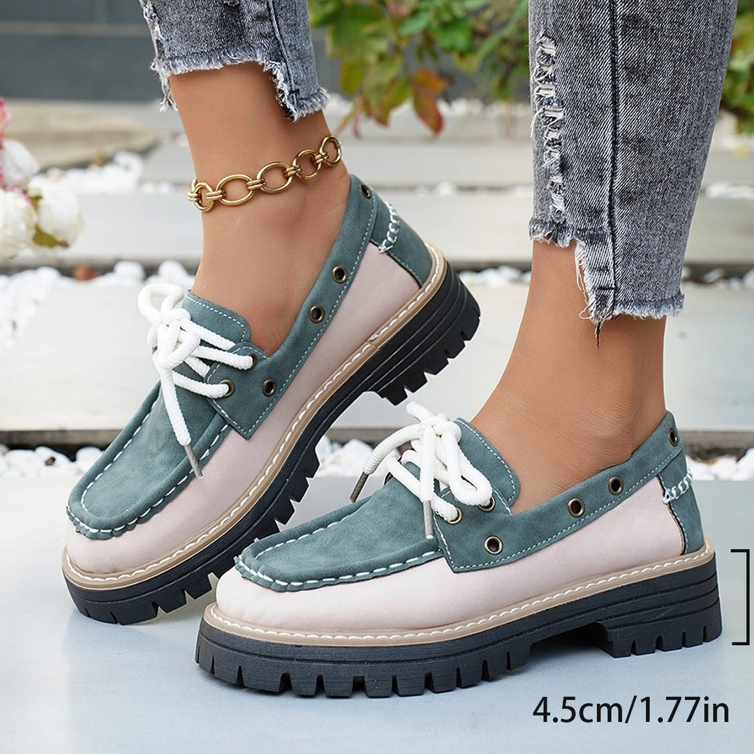 Damen Sneakers mit robustem Profil und dekorativen Schnürsenkeln EB