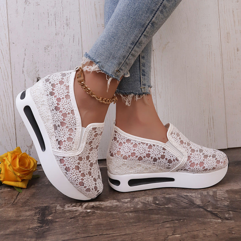 Damen Wedge-Sneaker mit floralen Spitzen-Design EB