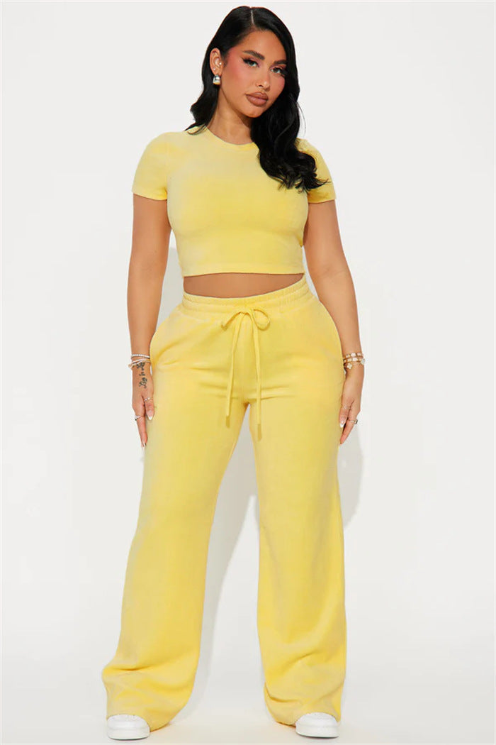 Damen Velours-Hausanzug mit bauchfreiem Shirt und weit geschnittener taillenhoher Jogginghose EB