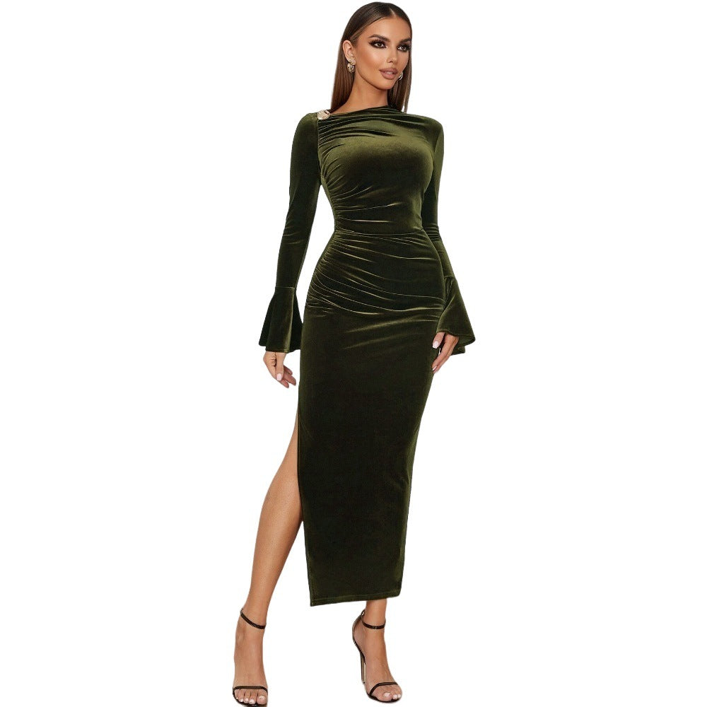 Damen figurbetontes Samt-Abendkleid mit Drapierung Ein-Schulter‑Detail Glockenärmeln und hohem Beinschlitz Eichborn Berlin