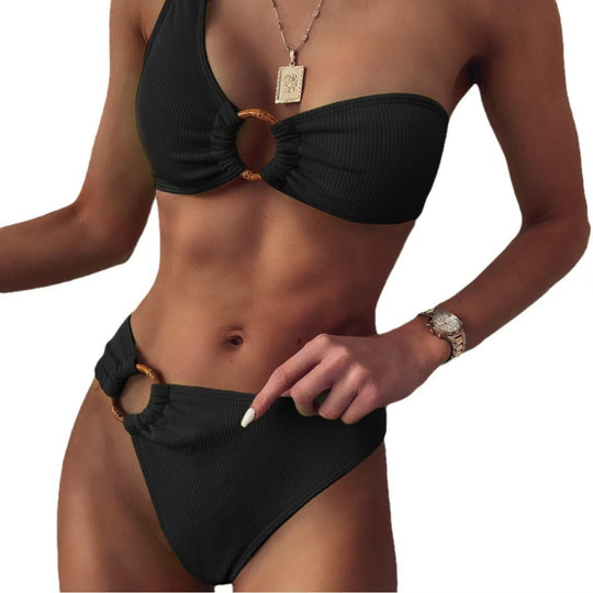 Damen Stilvoller Triangel-Bikini mit goldenen Details EB