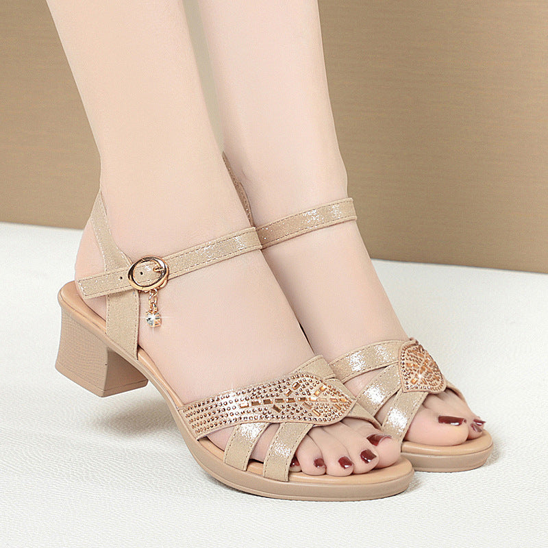 Damen Plateau-Sandaletten mit elegantem Riemendesign und funkelndem Schmuckdetail EB
