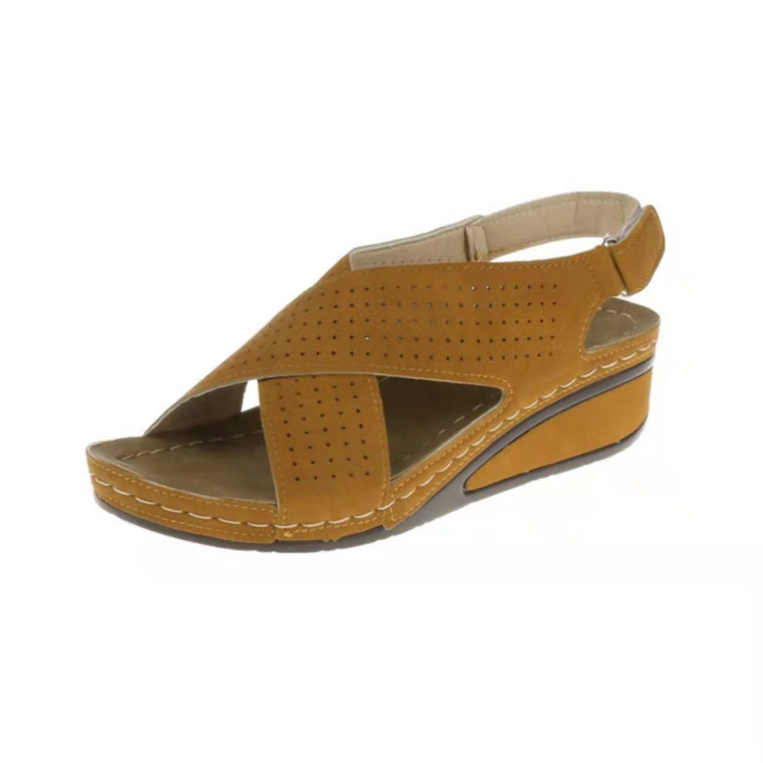 Damen Komfortable und luftige Keil-Sandalen mit perforierten Details EB