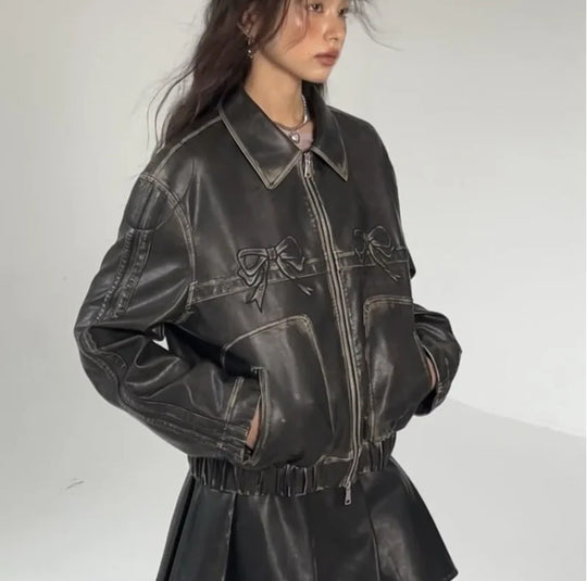 Damen Kunstlederjacke mit Rüschen und elastischem Saum EB
