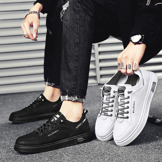 Herren niedrig geschnittener Sneaker mit perforierter Seitenwand, Metallösen und gedämpfter Plateausohle EB