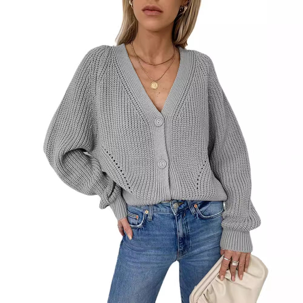 Damen Kurzstrickjacke mit tiefem V-Ausschnitt und Knopfdetails EB