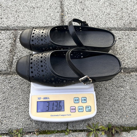 Damen Komfortable Slip-On Sandaletten mit perforierten Designs und verstellbarem Riemen EB