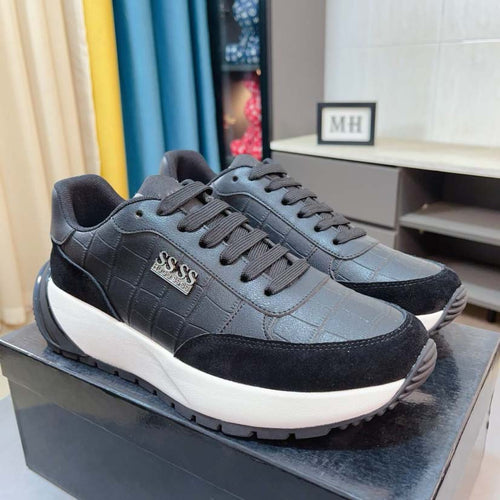 Damen Sportliche Sneakers mit strukturiertem Obermaterial und dämpfender Sohle EB