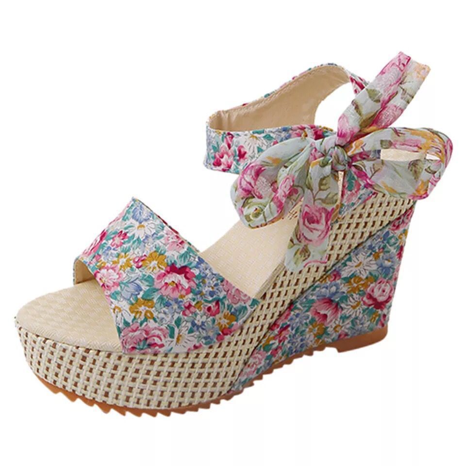 Damen Wedge-Sandalen mit dekorativem Spitzenschliff und verspielten Bändern EB