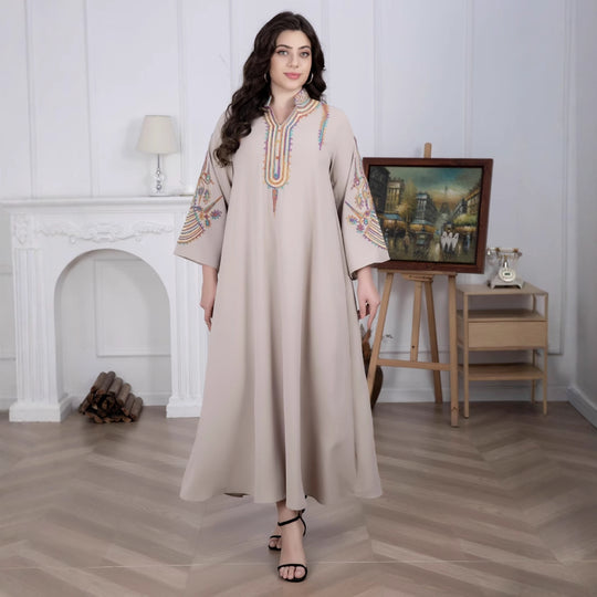 Damen Elegantes Langkleid mit traditionellem Muster und bestickten Ärmeln EB