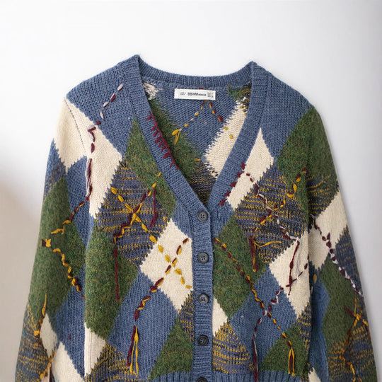 Damen Modische Strickjacke mit Zopfmuster und dekorativer Stickerei EB