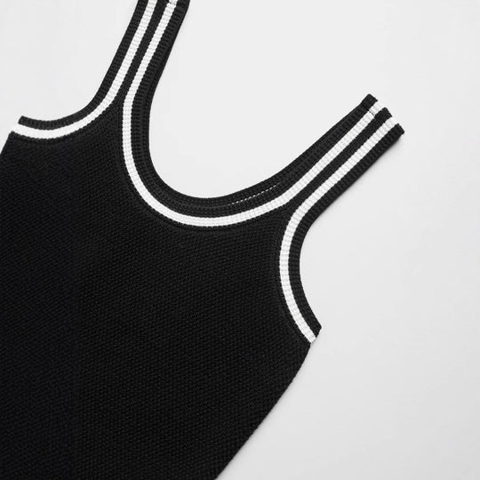 Damen sportliches Strickkleid mit Racerback-Design und figurbetontem Schnitt EB