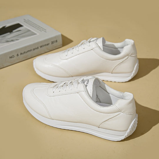 Damen Sneaker mit leichter Keilsohle und kontrastfarbenem Fersenpatch EB