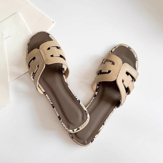 Damen Trendige Slides aus hochwertigem Kunstleder mit glänzenden Akzenten EB