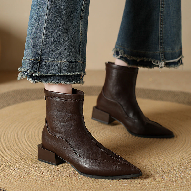 Damen elegante Stiefeletten mit modernem Blockabsatz und spitz zulaufender Schuhform EB