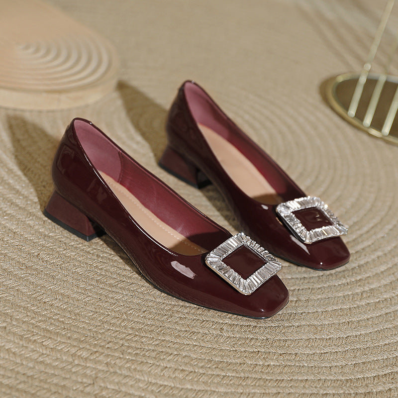 Damen elegante Lackpumps mit modischem Strass-Schnallen-Detail EB
